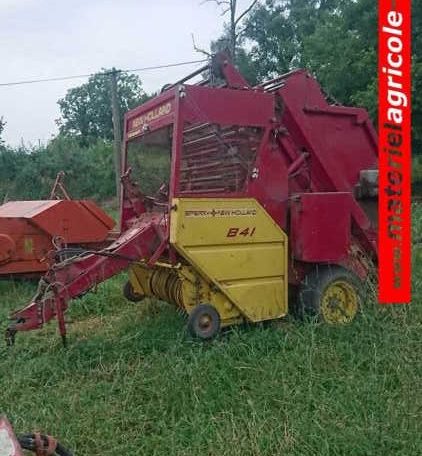 Round baller New Holland 841 à vendre Aquitaine