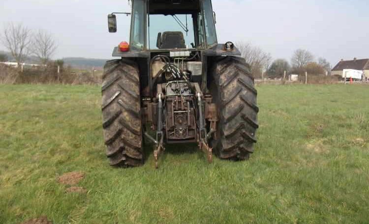 Tracteur MASSEY FERGUSON 3635