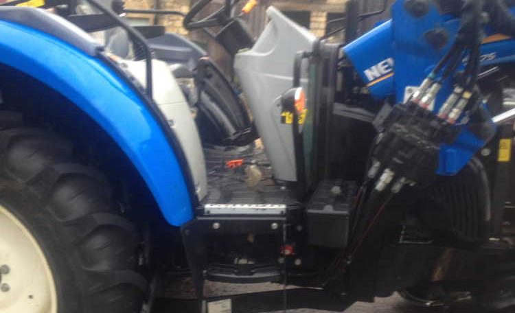 Tracteur New Holland TD5 + chargeur QUICKE Q 36