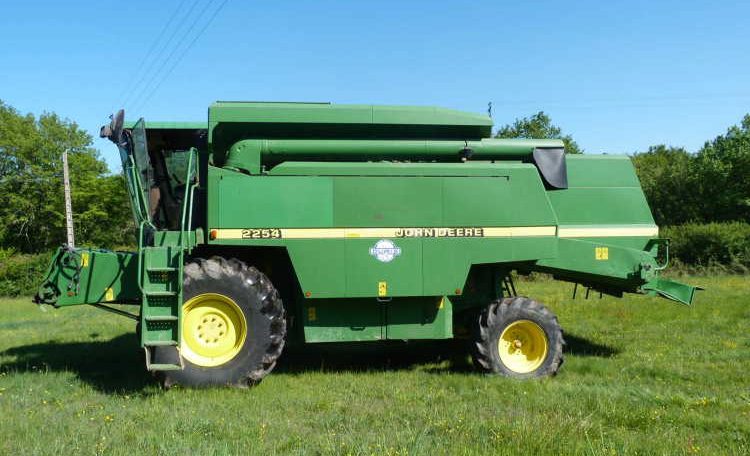 JOHN DEERE 2254 d'occasion Indre