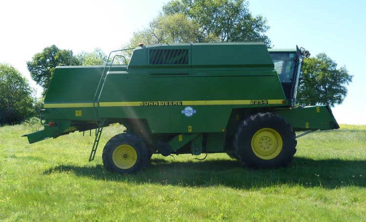 Moissonneuse batteuse JOHN DEERE 2254 à vendre en Centre