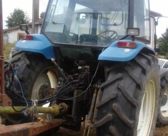 Tracteur agricole NEW HOLLAND 7840