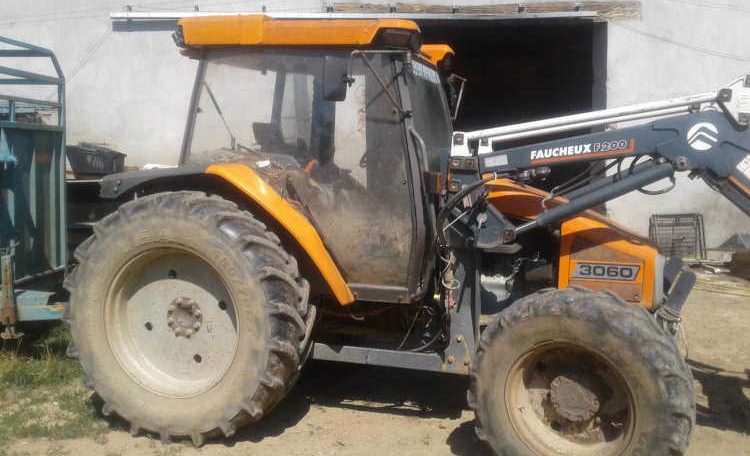 Tracteur MASSEY FERGUSON 3060 d'occasion en Loire