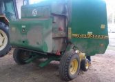 Round baller John Deere 570 à vendre en Bourgogne