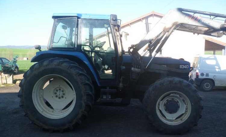 Ford 8340 avec chargeur, tracteur d'occasion 4x4