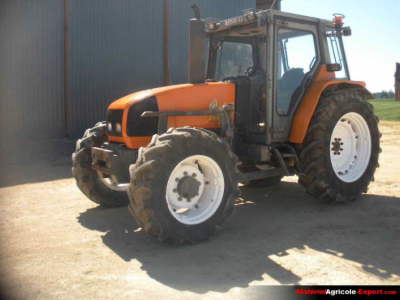 Tracteur agricole RENAULT